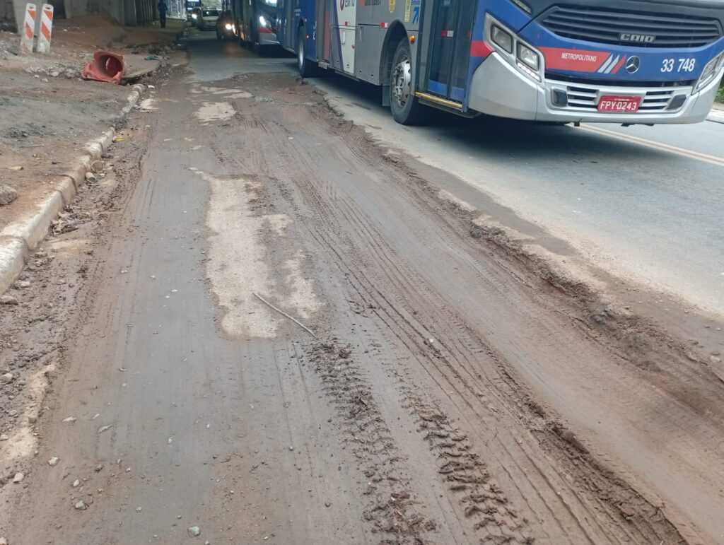valeta-na-avenida-guarulhos-requer-providencias-urgentes