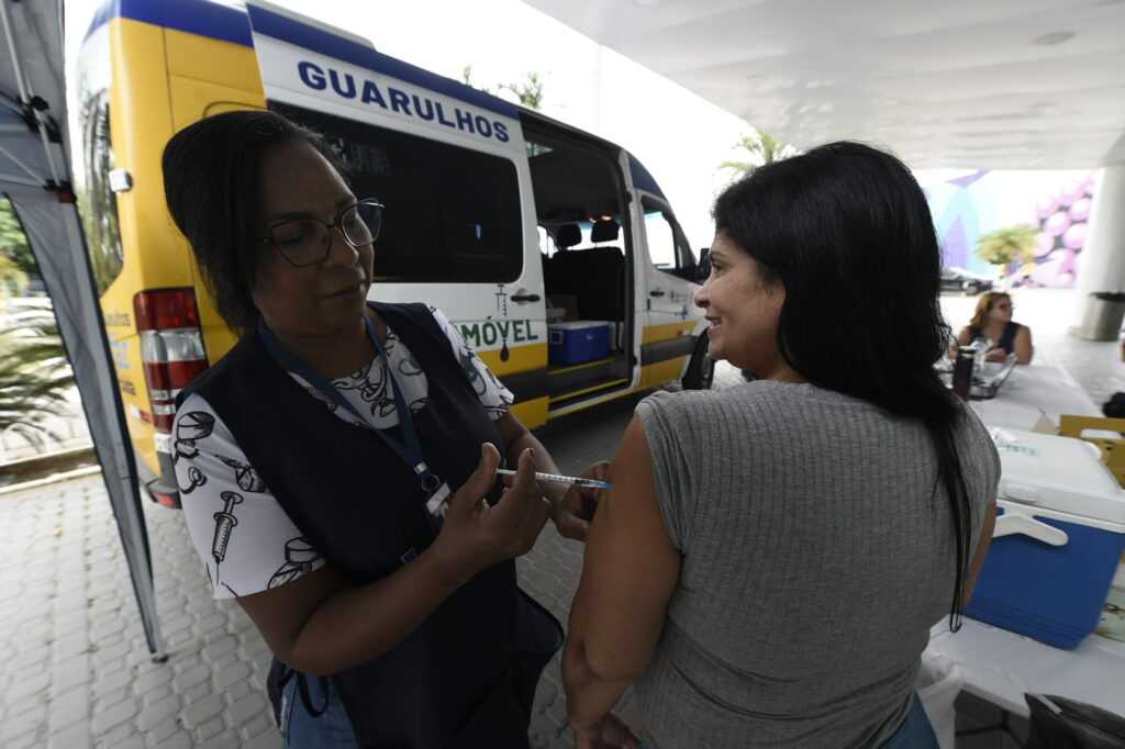 vacimovel-leva-vacinacao-contra-influenza-e-outras-doencas-a-escola-jean-piaget-neste-sabado