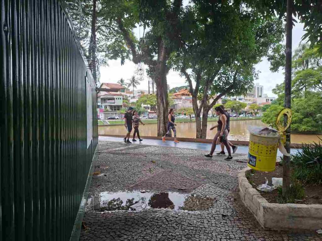 prefeitura-contrata-empresa-para-“limpar”-agua-do-lago-dos-patos