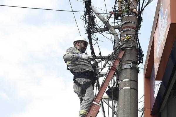 guarulhos-remove-quatro-toneladas-de-cabos-irregulares-em-postes-da-cidade-neste-1o-trimestre