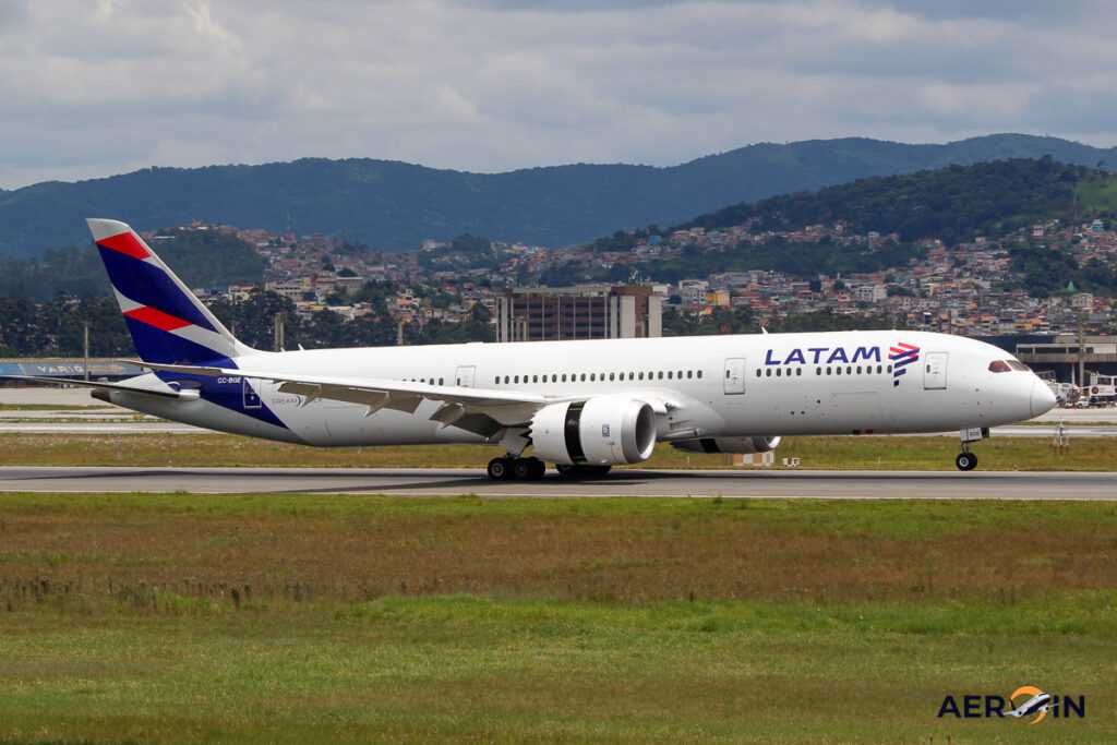 aviao-da-latam-para-nova-york-voa-em-circulos-e-volta-para-pouso-de-emergencia-em-guarulhos