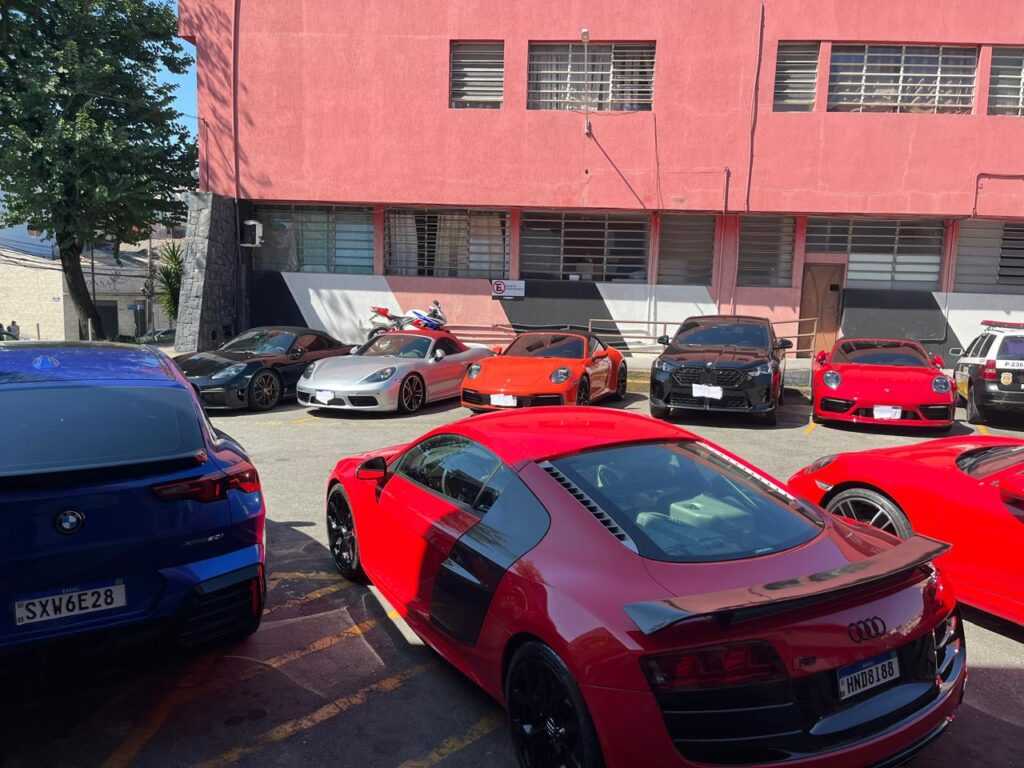 operacao-policial-transforma-guarulhos-em-vitrine-de-carros-de-luxo