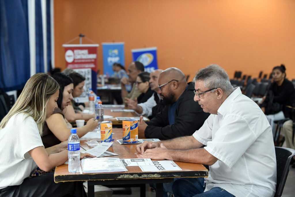 mutirao-de-empregos-50-+-atrai-grande-publico-em-busca-de-recolocacao-no-mercado-de-trabalho