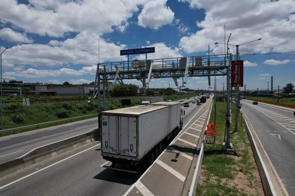 governo-suspende-3,5-milhoes-de-multas-por-nao-pagar-pedagio