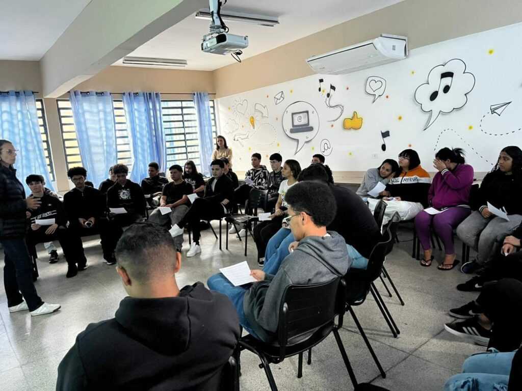 prefeitura-leva-palestras-do-movimento-jovens-contra-a-violencia-a-escolas-estaduais