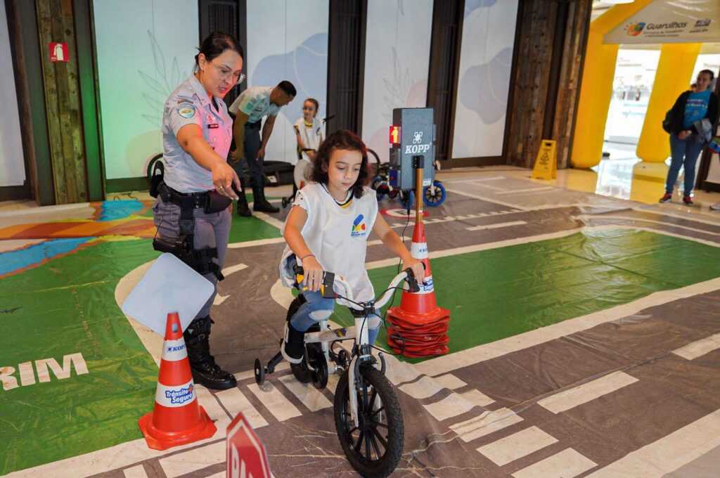 prefeitura-promove-atividade-voltada-a-seguranca-no-transito-no-parque-shopping-maia