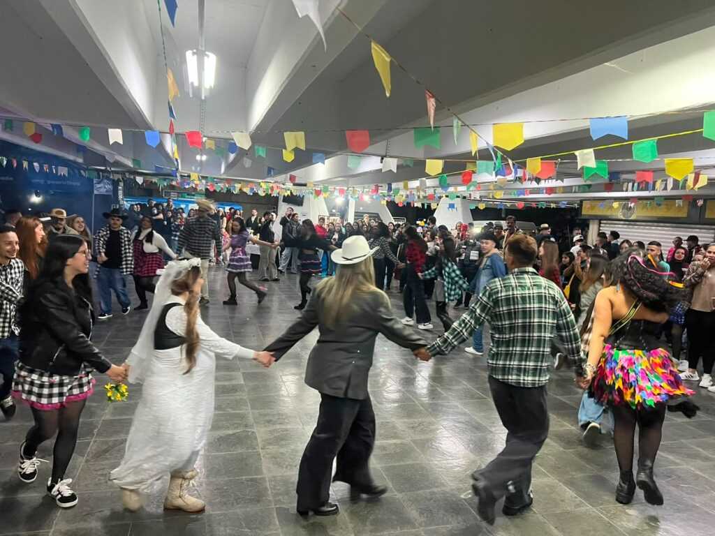 Arraiá da UNG termina junho com quadrilha, brincadeiras, comida típica e apresentações arraia-da-ung-encerra-junho-com-quadrilha,-brincadeiras,-comida-tipica-e-shows