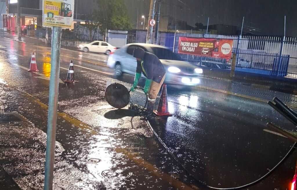 prefeitura-promove-limpeza-de-sistema-de-drenagem-no-cidade-parque-sao-luiz