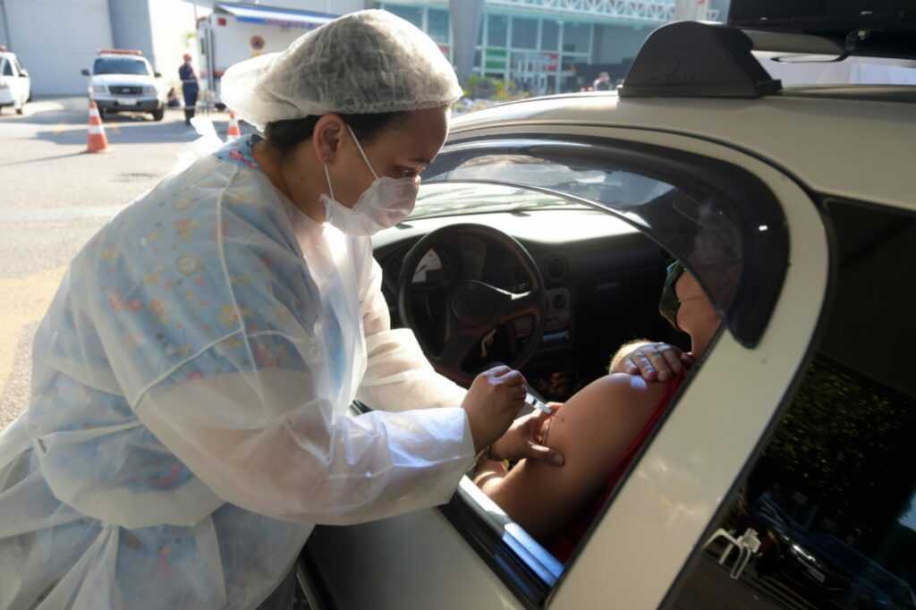 guarulhos-realiza-drive-thru-de-vacinacao-contra-a-influenza-neste-sabado-no-bosque-maia