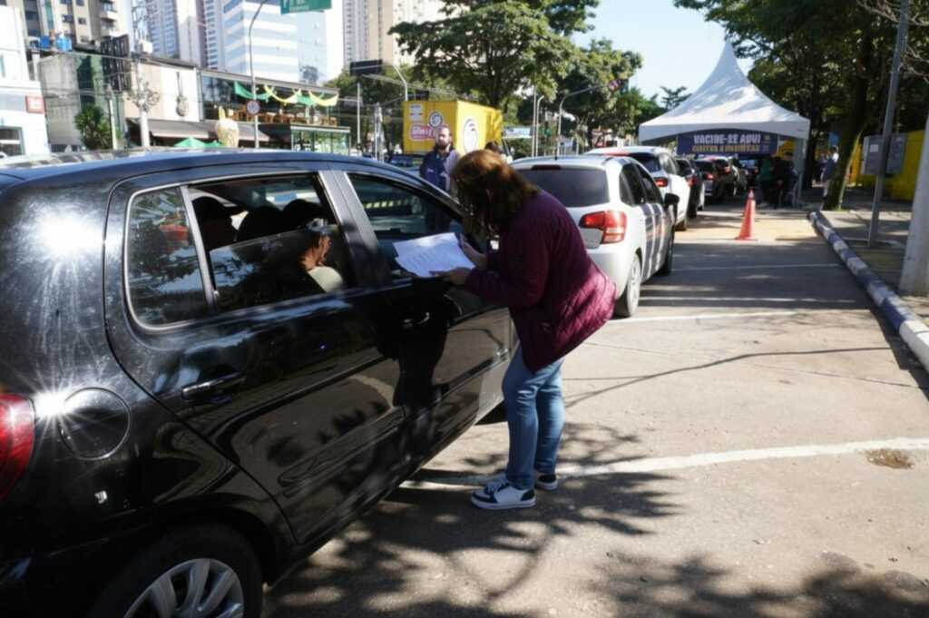 Drive-thru contra a gripe aplica 1.240 doses e reforça vacinação em Guarulhos drive-thru-contra-a-gripe-aplica-1.240-doses-e-reforca-vacinacao-em-guarulhos