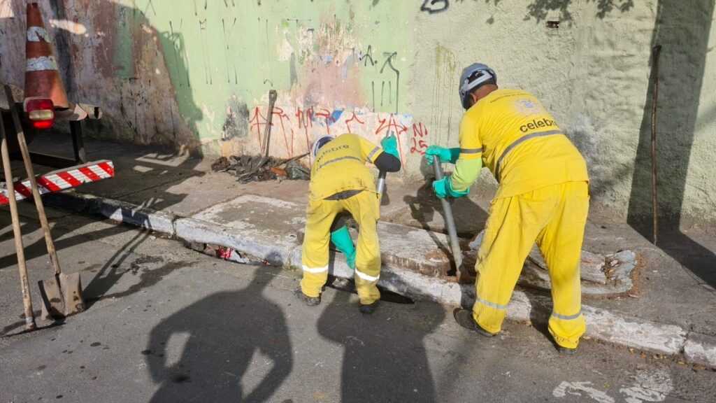 prefeitura-realizacao-a-desobstrucao-de-boca-de-lobo-em-rua-do-jardim-presidente-dutra