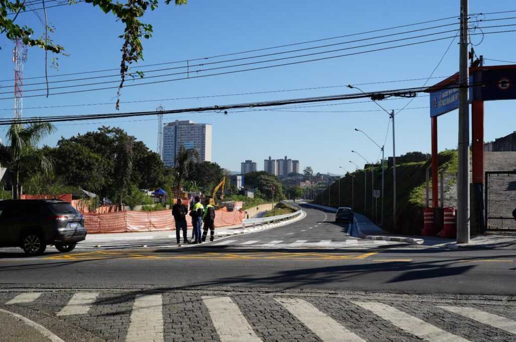 Prefeitura entrega nova avenida que vai desafogar o trânsito na área do Parque Renato Maia prefeitura-entrega-nova-avenida-que-vai-desafogar-o-transito-na-regiao-do-parque-renato-maia