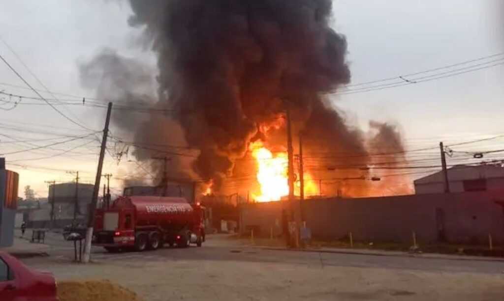 prefeitura-interdita-entorno-de-fabrica-atingida-por-incendio-em-itaquaquecetuba
