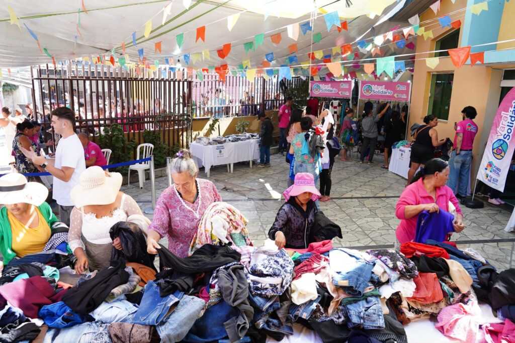 Fundo Social entrega 2 mil peças de roupas no Malvinas fundo-social-entrega-2-mil-pecas-de-roupas-no-malvinas
