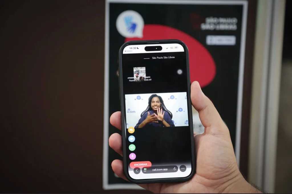 Veja como funciona a central de atendimento para tirar questionamentos de eleitores surdos em São Paulo veja-como-funciona-a-central-de-atendimento-para-tirar-duvidas-de-eleitores-surdos-em-sao-paulo