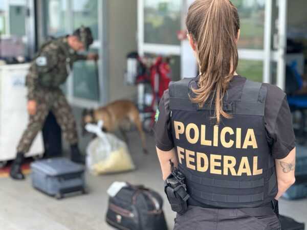 PF prende duas pessoas e apreende 4 kg de cocaína durante ações no Aeroporto de Guarulhos pf-prende-duas-pessoas-e-apreende-4-kg-de-cocaina-durante-acoes-no-aeroporto-de-guarulhos