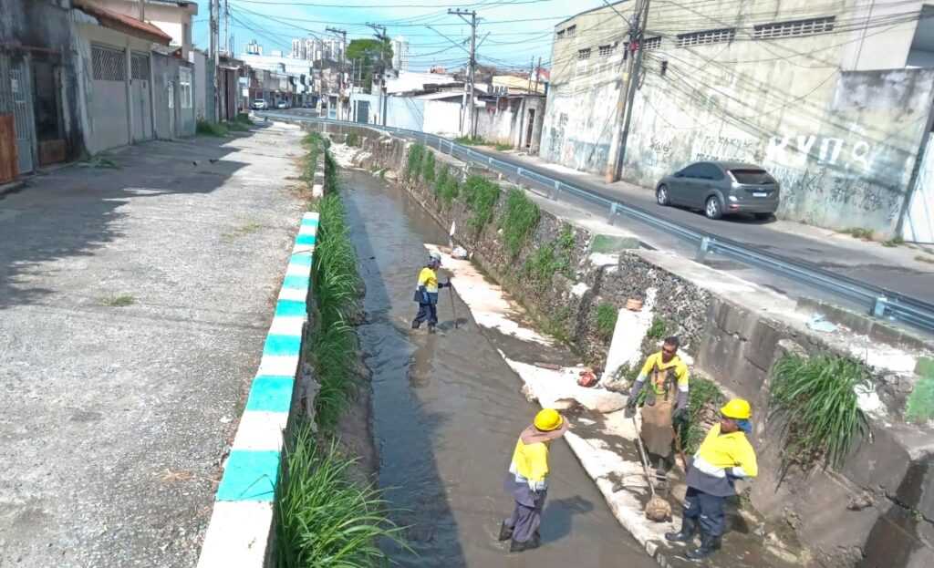 sar-promove-zeladoria-em-corregos-e-bocas-de-lobo-nesta-sexta