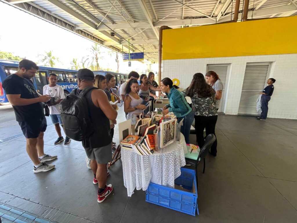 biblioteca-movel-leva-emprestimo-e-doacao-de-livros-ao-terminal-pimentas-em-setembro