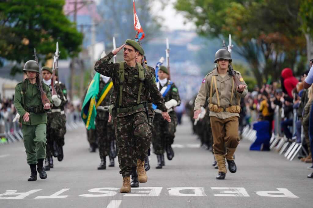 guarulhos-celebra-7-de-setembro-com-grande-desfile-no-taboao-e-reune-15-mil-pessoas