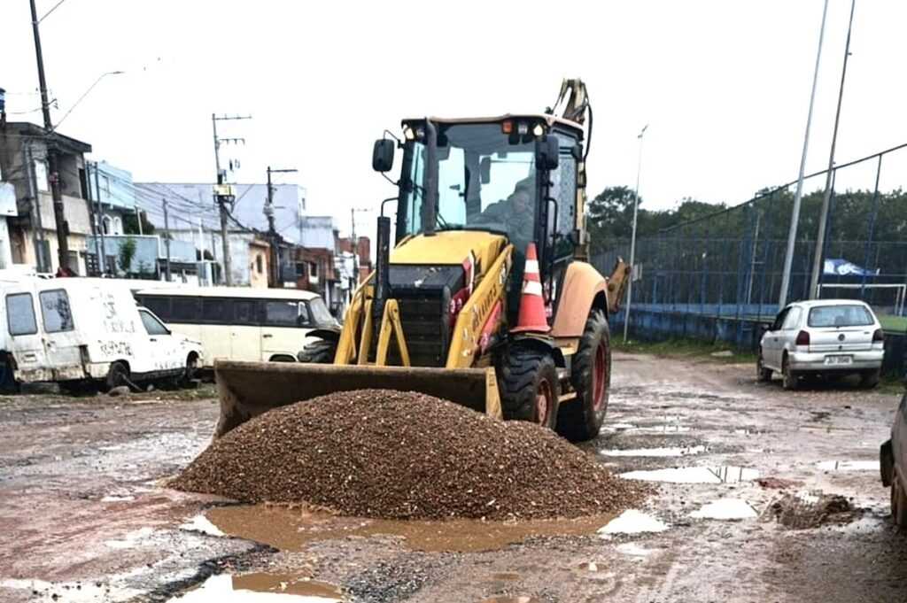 Prefeitura promove conservação de segmento sem pavimentação de avenida no Jardim Ponte Alta prefeitura-promove-conservacao-de-trecho-sem-pavimentacao-de-avenida-no-jardim-ponte-alta