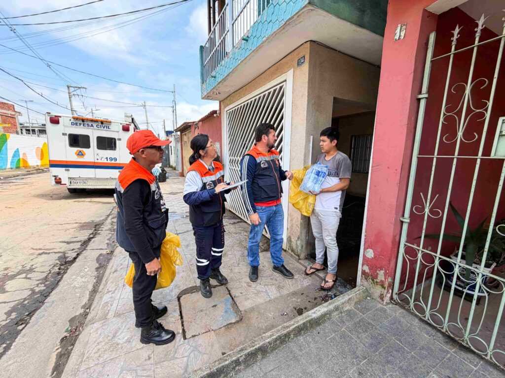 vila-any-recebe-equipes-da-defesa-civil-com-doacoes-para-familias-afetadas-pelas-chuvas