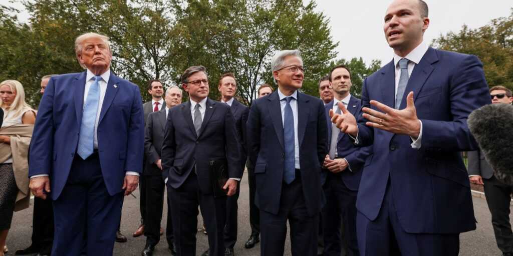 trump-anuncia-autorregulacao-da-ia-por-big-tech-em-meio-a-temor-social