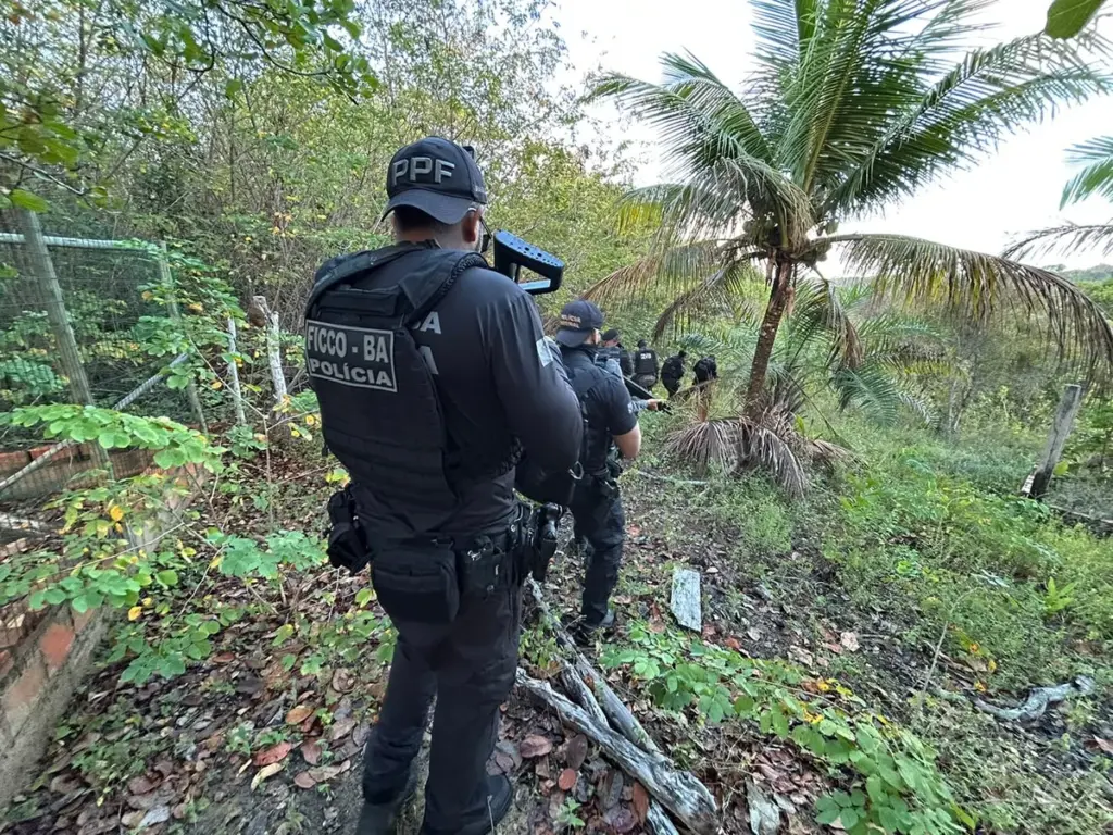 Suspeito de atirar contra policiais federais no Aeroporto de Guarulhos é apreendido na Bahia suspeito-de-atirar-contra-policiais-federais-no-aeroporto-de-guarulhos-e-preso-na-bahia