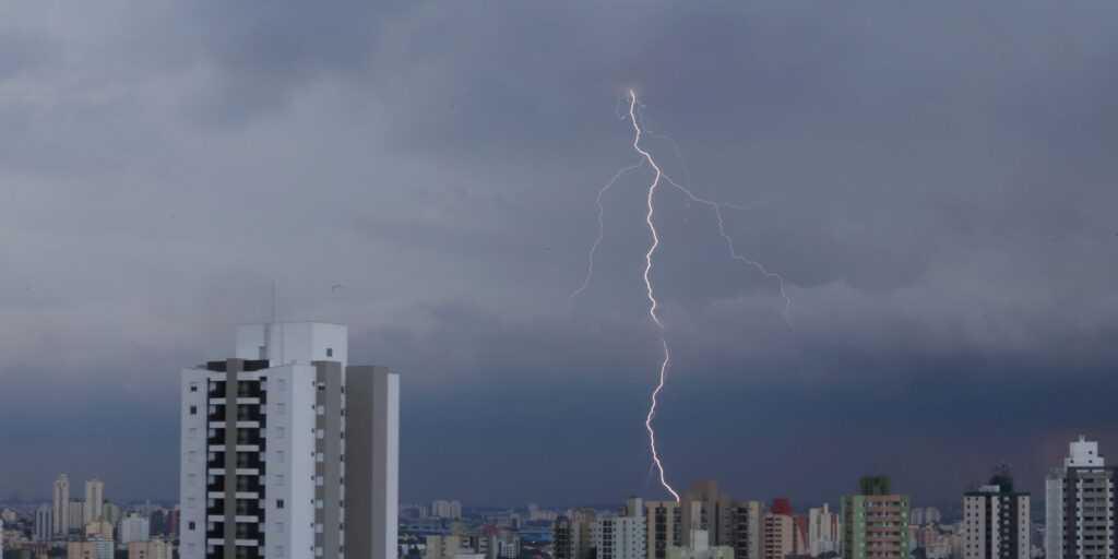 sao-paulo-tera-mais-chuvas-fortes-no-fim-da-tarde-desta-quinta-(15)