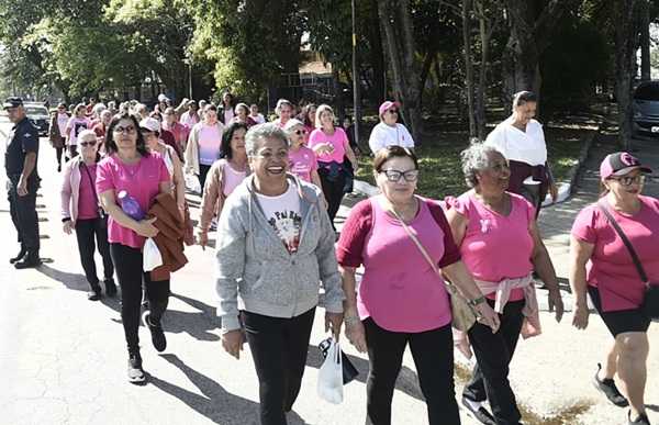 guarulhos-promove-caminhada-laco-rosa-no-bosque-maia-com-atividades-de-saude-e-bem-estar